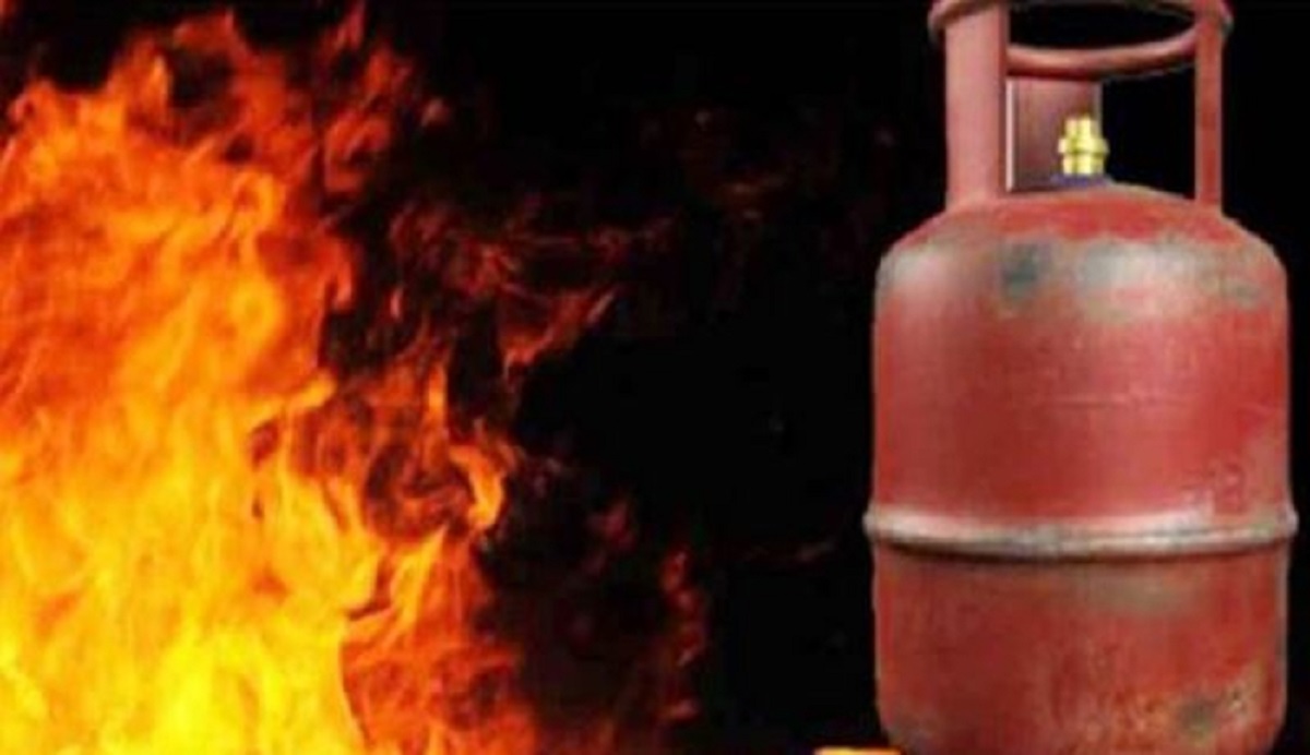 ফেনীতে গ্যাস সিলিন্ডার বিস্ফোরণে নিহত ১, আগুন নিয়ন্ত্রণে