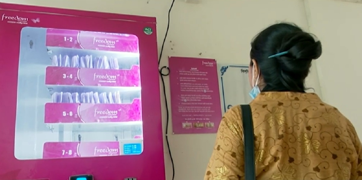 যেকোনো স্থানে জরুরি প্রয়োজনে স্যানিটারি ন্যাপকিনের সুবিধা এখনও নারীর নাগালের বাইরে