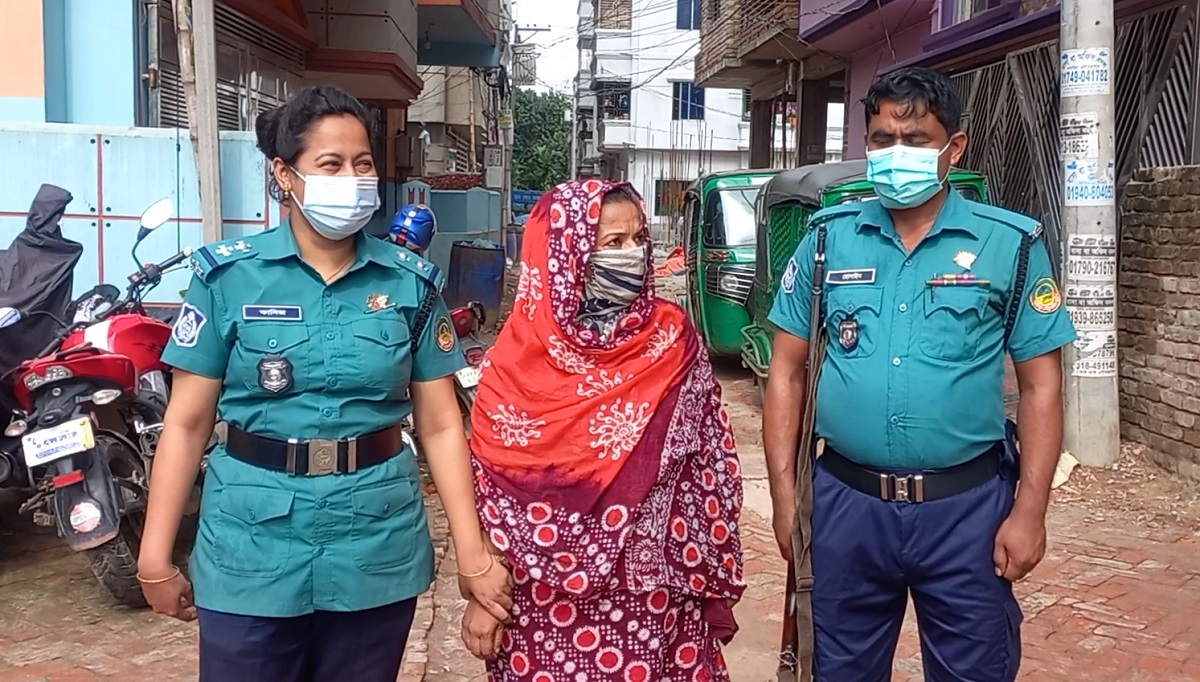 কাশিমপুর কারাগারে থাকা মেয়েকে ইয়াবা দিতে গিয়ে মা আটক!