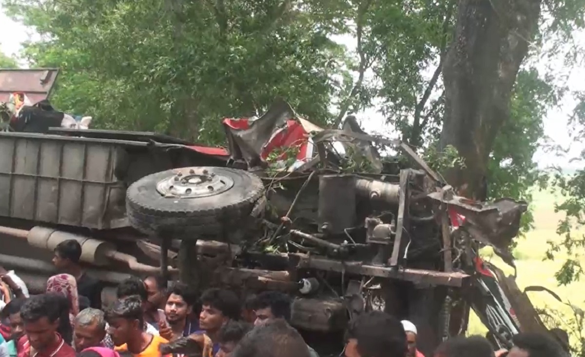 ঢাকা-খুলনা মহাসড়কে ত্রিমুখী সংঘর্ষে নিহত ৮, আহত ২৫