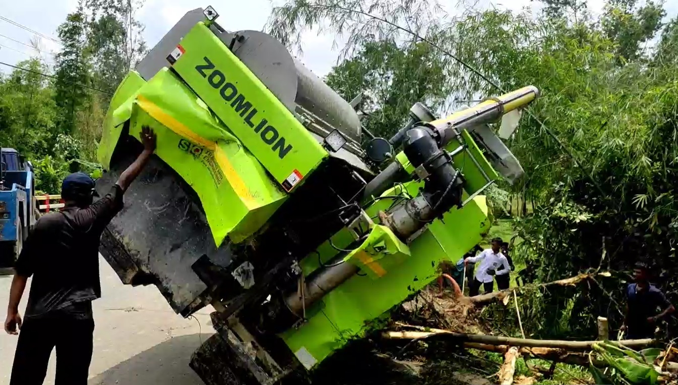 ধান কেটে ফেরার পথে ট্রাকের ধাক্কায় কিশোরের মৃত্যু, আহত ১