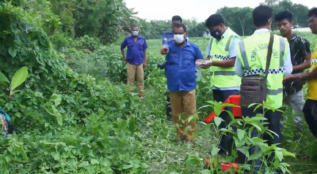 বোয়ালমারীতে মাথা বিচ্ছিন্ন অবস্থায় নারীর মরদেহ উদ্ধার