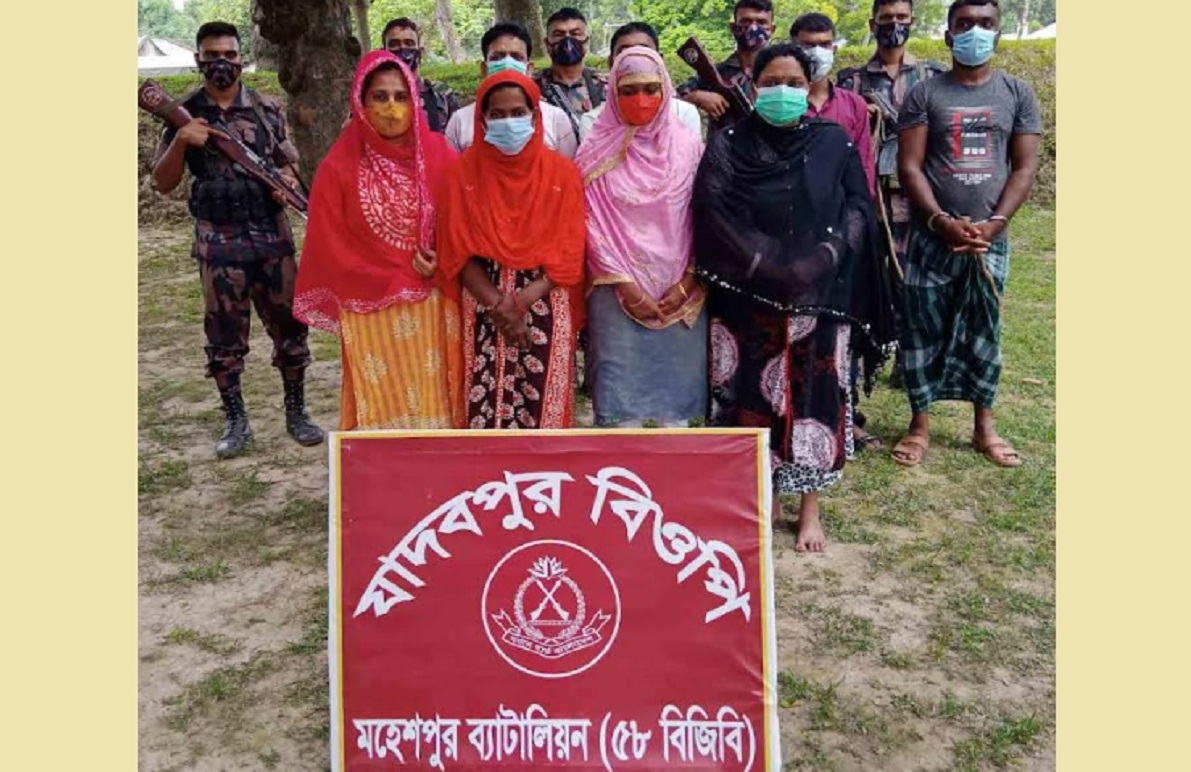 ভারত থেকে অবৈধভাবে বাংলাদেশে প্রবেশ, দালালসহ গ্রেফতার ১০