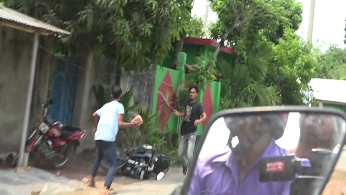 নাটোরে কিশোর গ্যাংয়ের হামলায় আহত ১