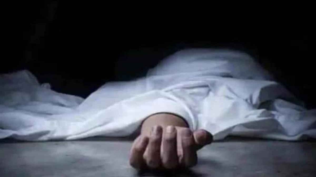 ফেসবুকে আপত্তিকর ছবি পোস্ট করায় ক্ষোভে কলেজছাত্রীর আত্মহত্যা