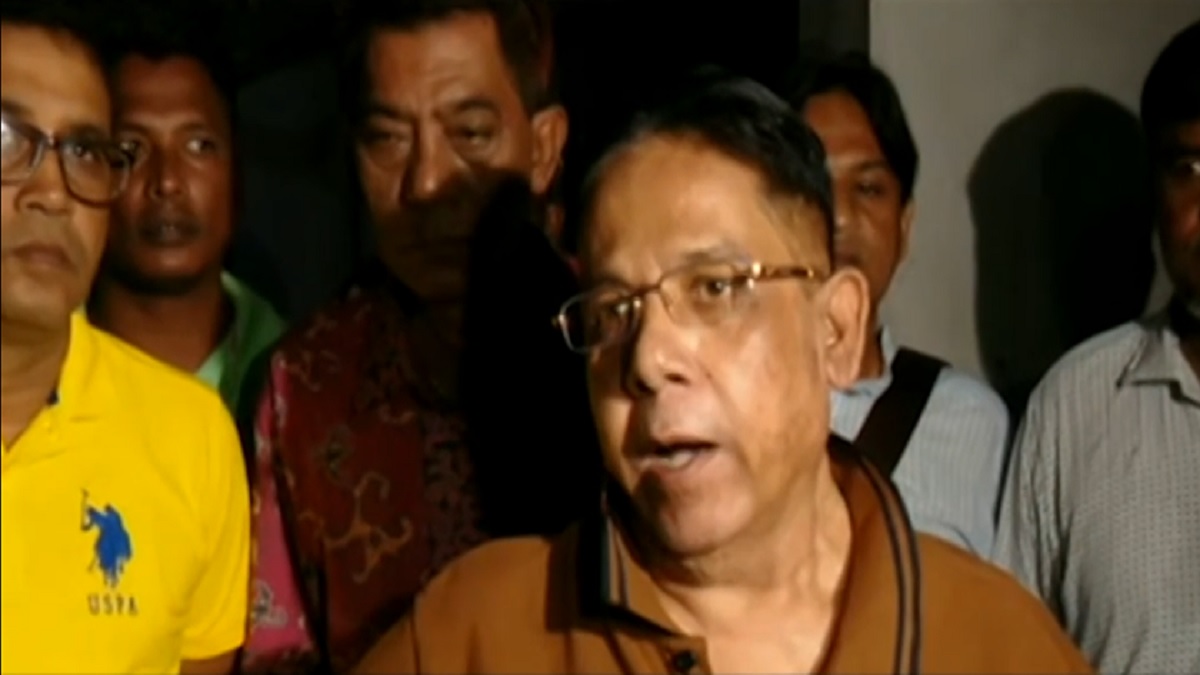 গণপরিবহনে পোস্টার লাগানোয় নৌকার প্রার্থীকে ১০ হাজার টাকা জরিমানা