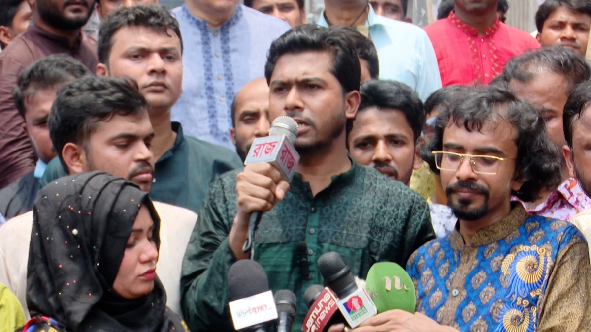 উন্নয়নের নামে লুটপাট করছে সরকার: নুর