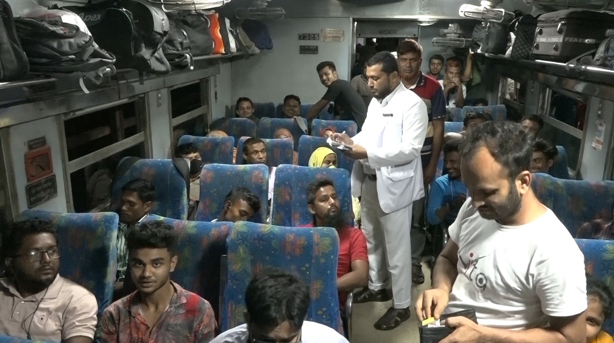 কাজে ফিরেই ৫০ হাজার টাকা রাজস্ব আদায় সেই টিটিই শফিকুলের