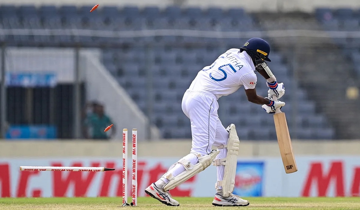 দিনের শুরুতেই নাইটওয়াচম্যানকে ফেরালেন এবাদত