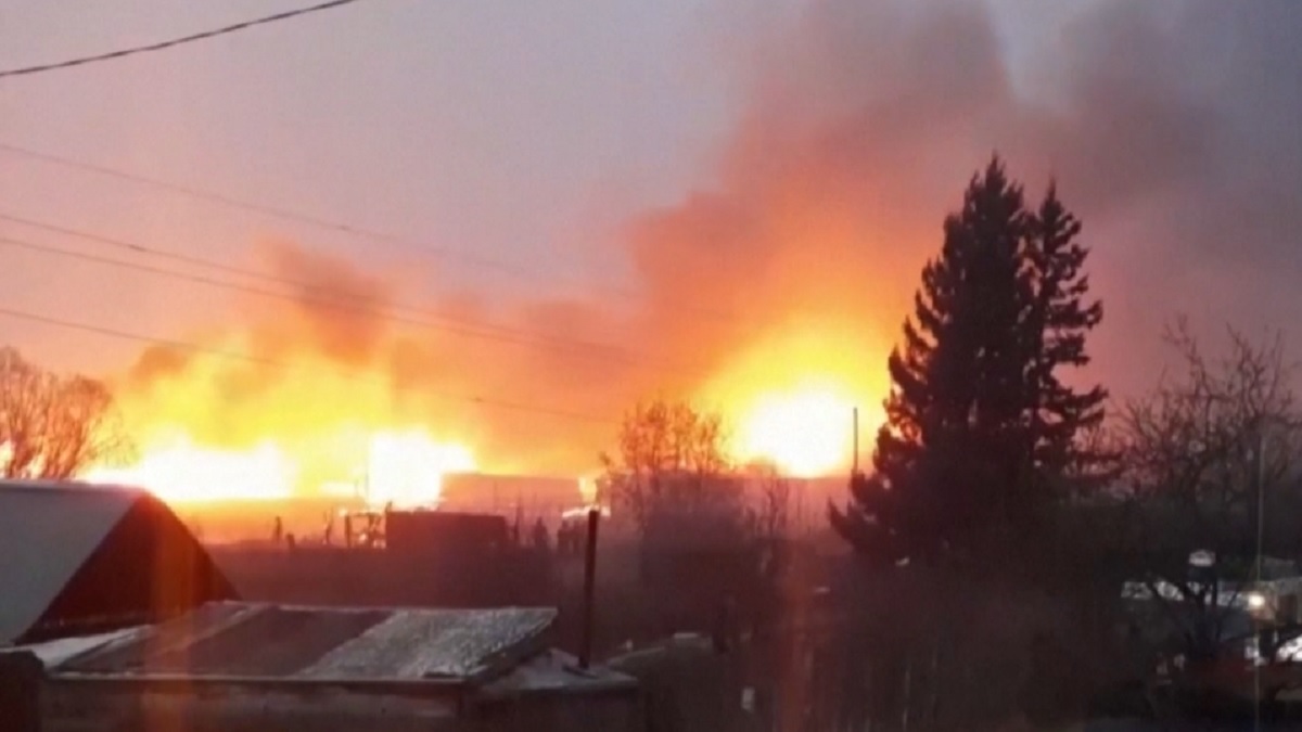 সাইবেরিয়ায় ভয়াবহ আগুনে ৫ শতাধিক ভবন ভস্মীভূত