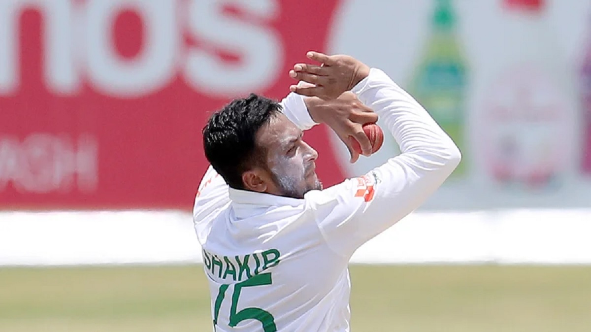 সাকিব হয়ে গেলেন চায়নাম্যান!