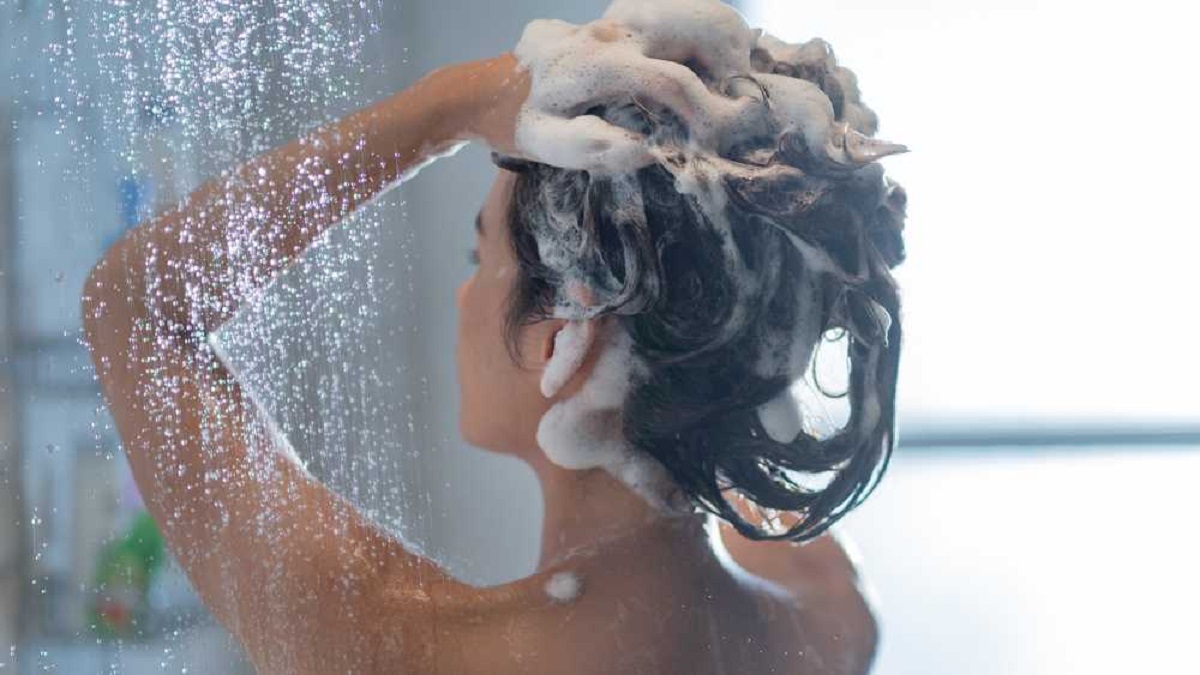 শ্যাম্পুর আগে নাকি পরে, কন্ডিশনার ব্যবহার করবেন কখন?