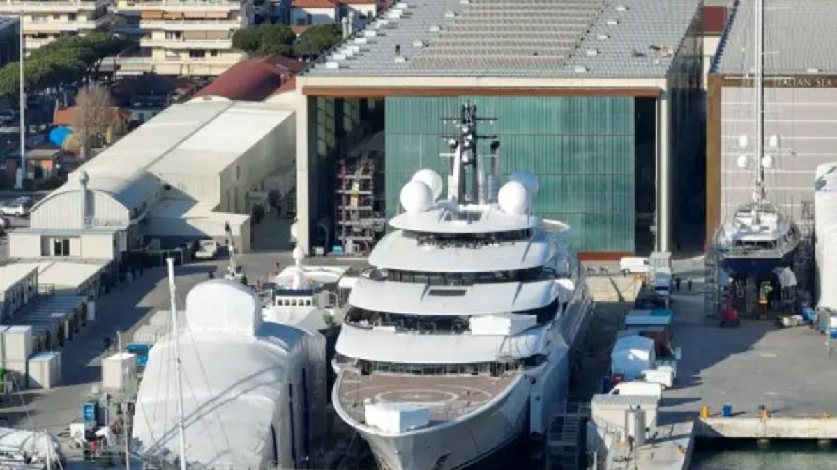 ইতালিতে প্রমোদতরী জব্দ; ধারণা করা হচ্ছে মালিক পুতিন