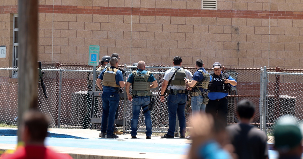 টেক্সাসের স্কুলে হামলা: পুলিশের ভূমিকা তদন্ত করবে মার্কিন বিচার বিভাগ