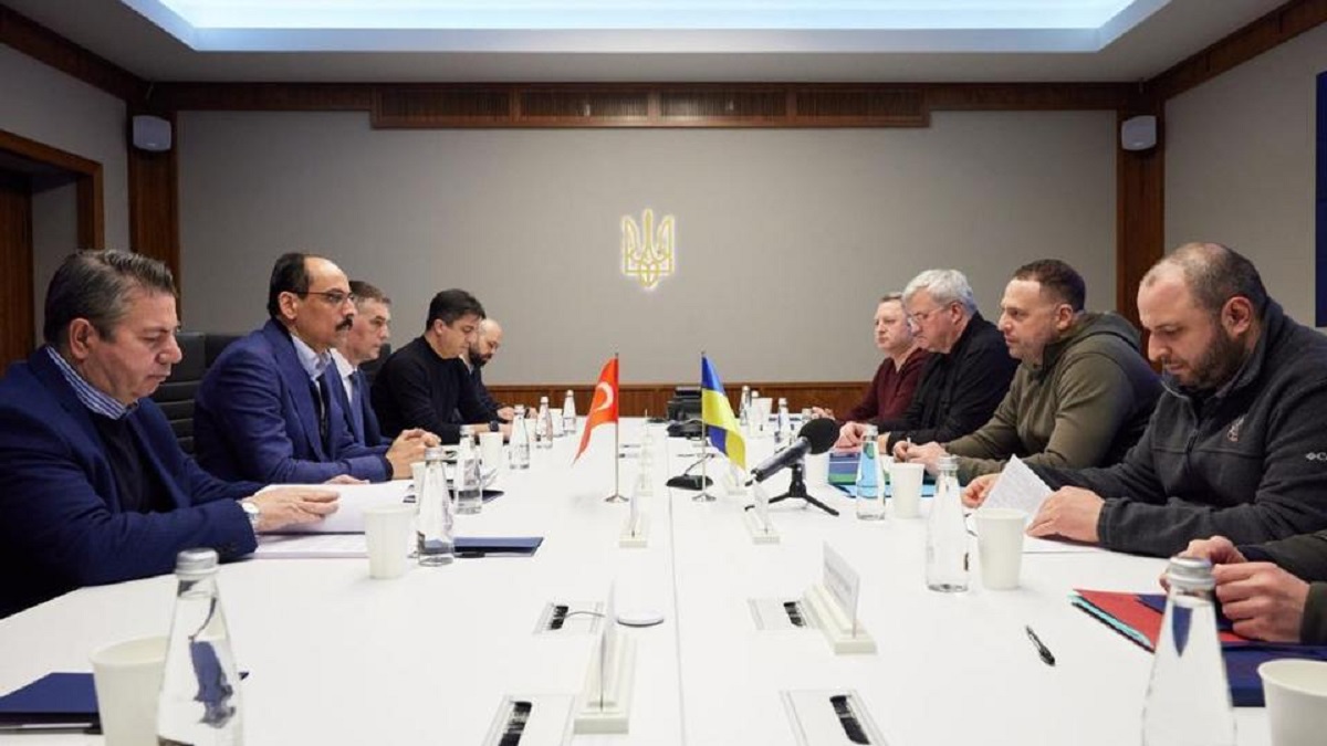 কিয়েভে জেলেনস্কির সাথে তুর্কি কূটনীতিকদের বৈঠক