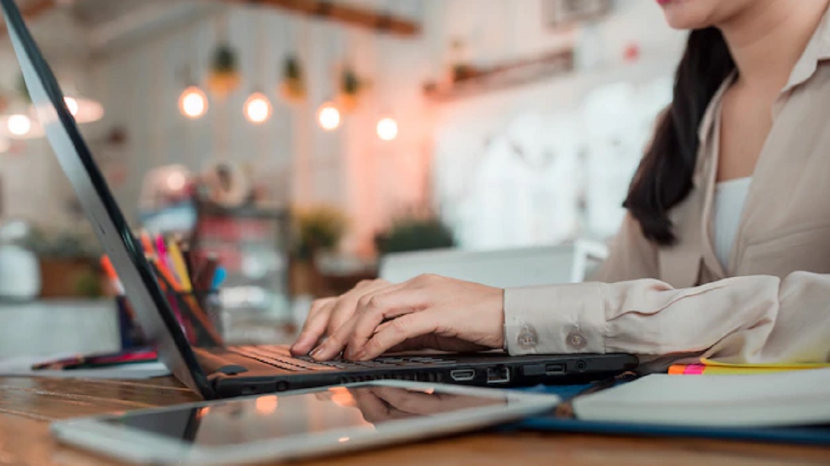 চেয়েও ছুটি না পেয়ে চাকরি ছাড়লেন নারী, ‘অচল’ গোটা শহর