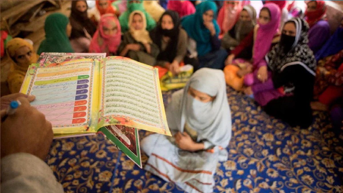 ১৬ বছরেই বিয়ে করতে পারবে ভারতীয় মুসলিম মেয়েরা