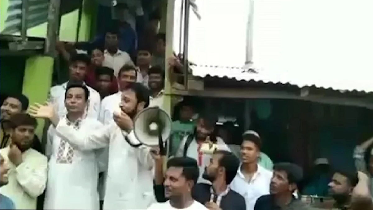 আচরণবিধি লঙ্ঘন: নির্বাচন স্থগিত, নৌকার প্রার্থীর বিরুদ্ধে ইসির মামলা