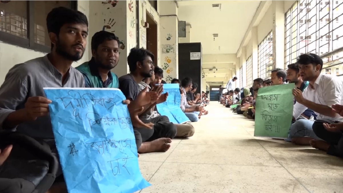 বশেমুরবিপ্রবিতে শিক্ষকের বিরুদ্ধে আন্দোলন