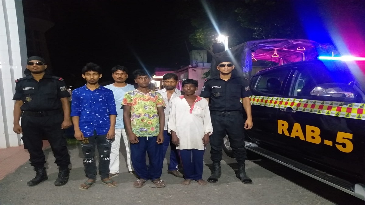 নাটোরে ২১০০ লিটার চোলাই মদসহ আটক ৫