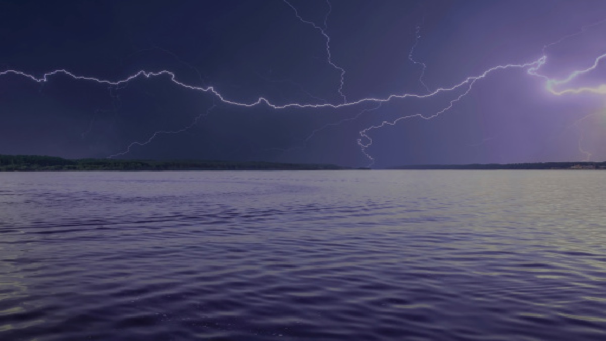 নোয়াখালীর মেঘনা নদীতে মাছ ধরার সময় বজ্রপাতে জেলের মৃত্যু