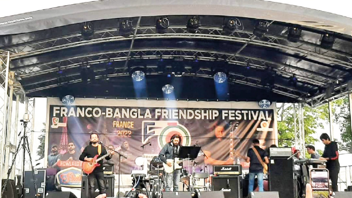 প্যারিস মাতালেন জেমস ও শিরোনামহীন