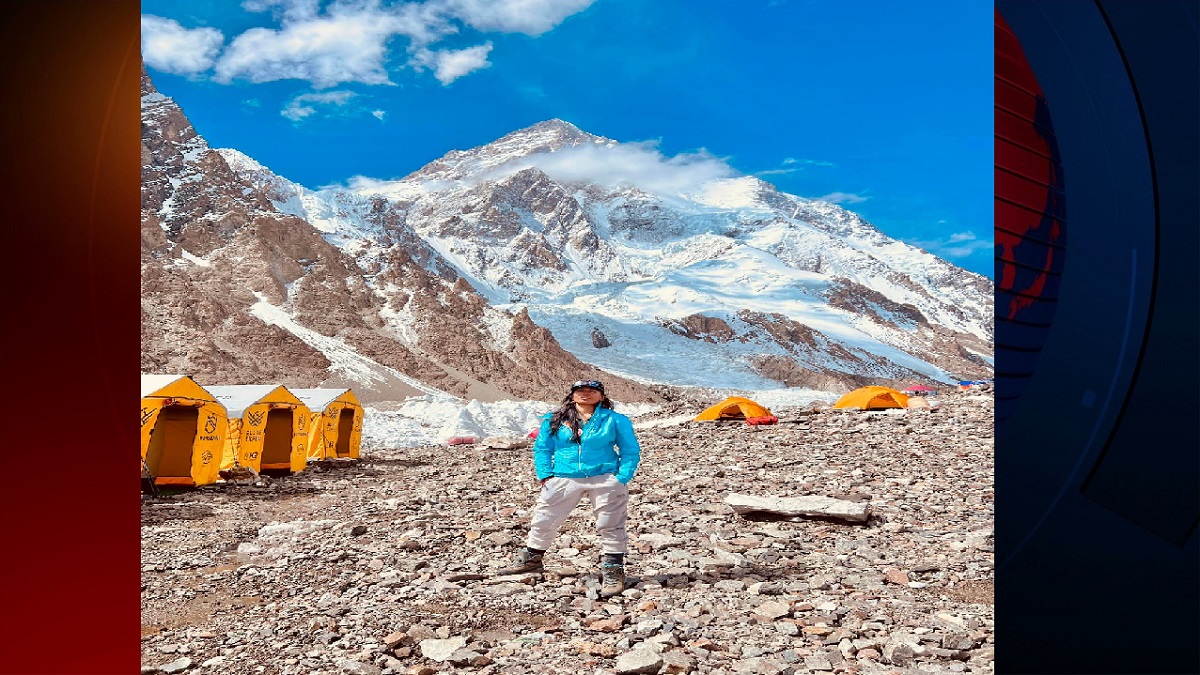 কে২ এর বেসক্যাম্পে ওয়াসফিয়া নাজরীন