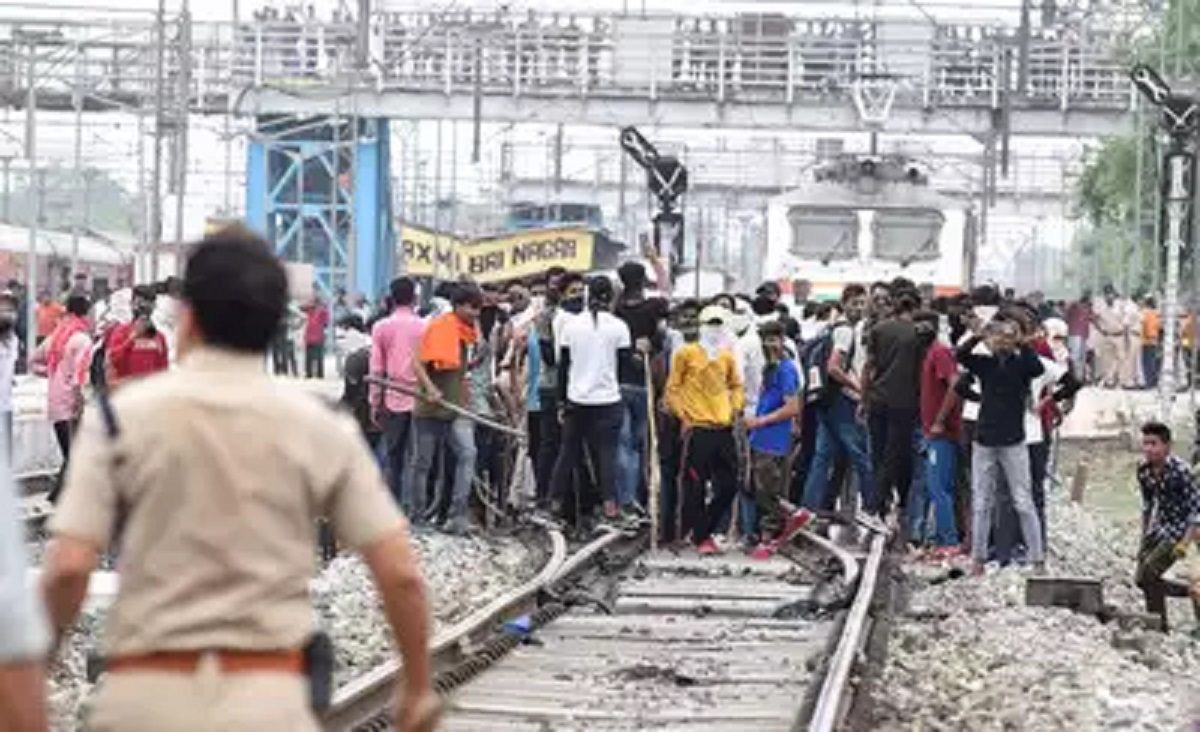 ‘অগ্নিপথ প্রকল্প’ নিয়ে ৩ বাহিনী প্রধানের সাথে মোদির বৈঠক আজ
