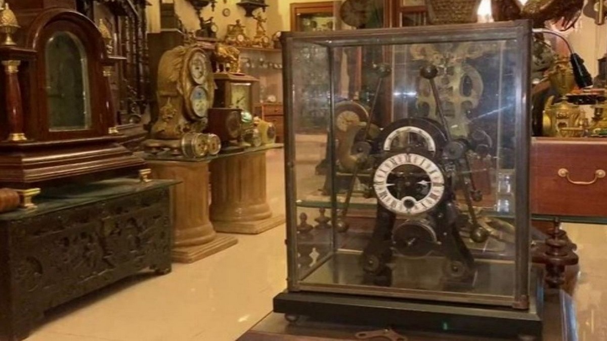 বিশ্বে দ্বিতীয় কোনো কপি নেই অনিলের অধিকাংশ ঘড়ির