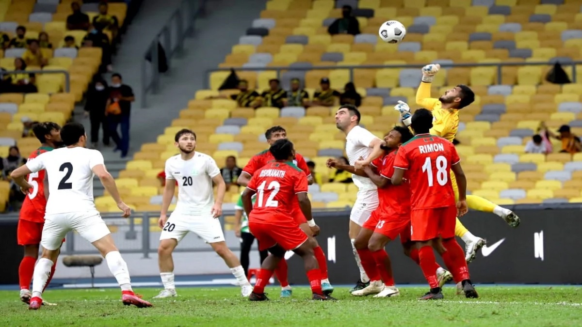 ইতিহাসের সর্বনিম্ন র্যাঙ্কিংয়ের শঙ্কায় বাংলাদেশ ফুটবল