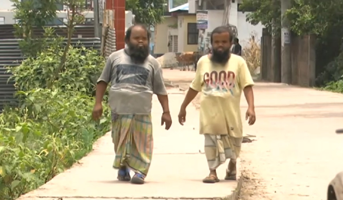 শারীরিক সীমাবদ্ধতাকে ছাপিয়ে স্বনির্ভর দুই ভাই, স্বপ্ন সরকারি চাকরির