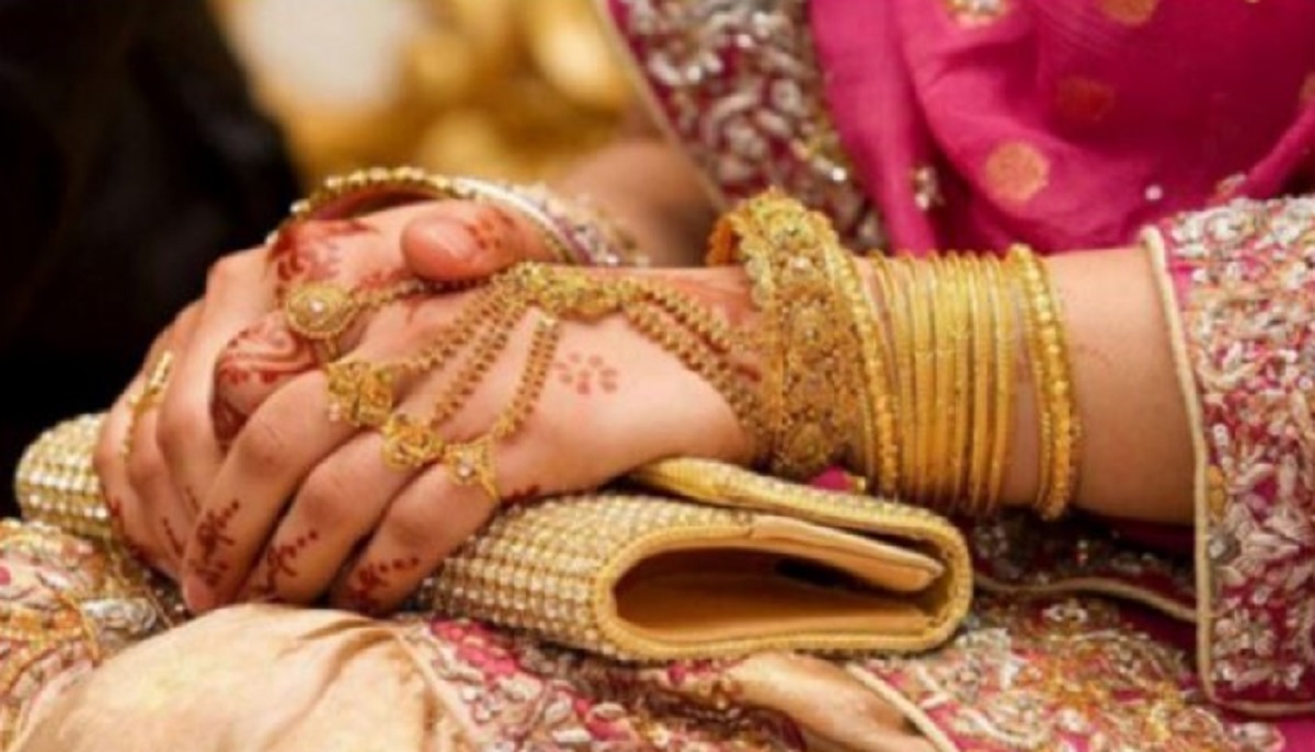 বিয়ের ১২ দিন পর গয়না-টাকা নিয়ে পালালেন বধূ