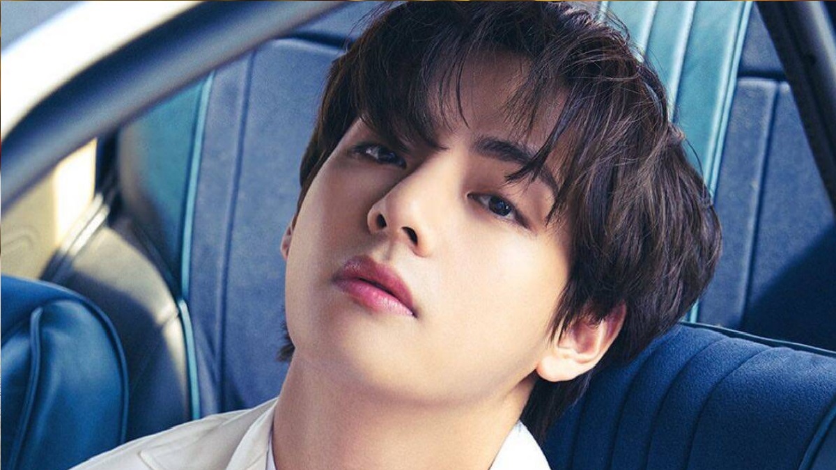 হৃত্বিককে পেছনে ফেলে সবচেয়ে সুদর্শন পুরুষ বিটিএসের ‘ভি’