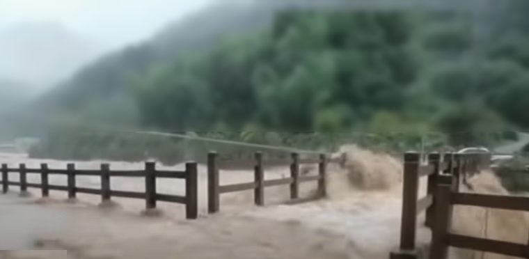 ভয়াবহ আকার ধারণ করেছে চীনের বন্যা পরিস্থিতি