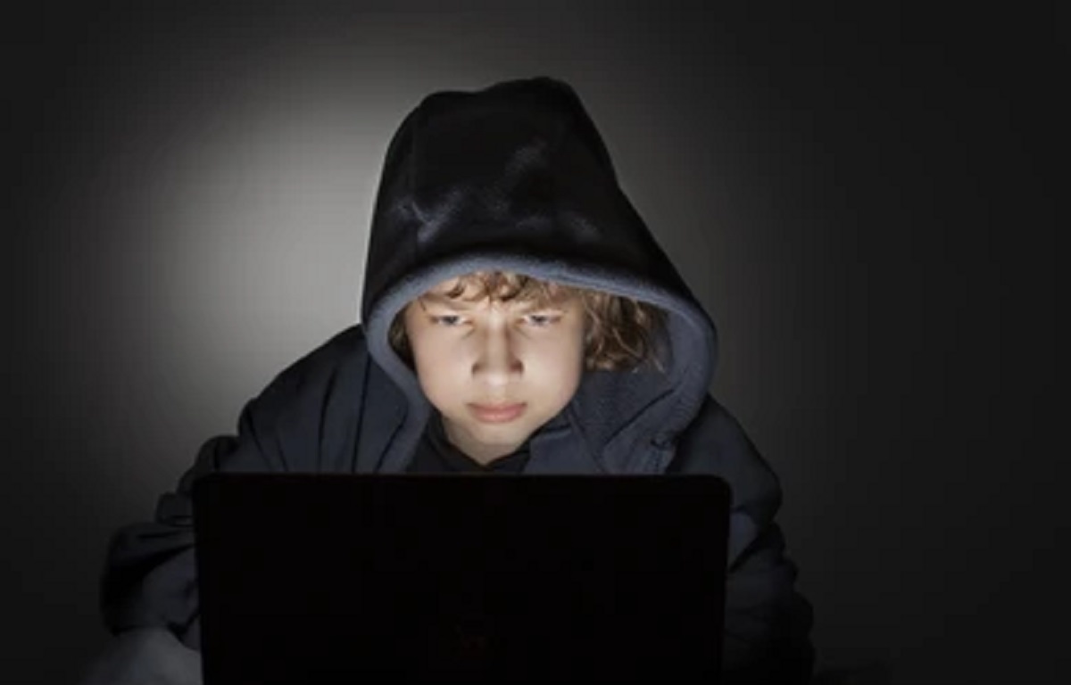 ‘তোর গার্লফ্রেন্ড নিয়ে সব জানি’, বাবার ফোন হ্যাক করে হুমকি ১৩ বছরের কিশোরের