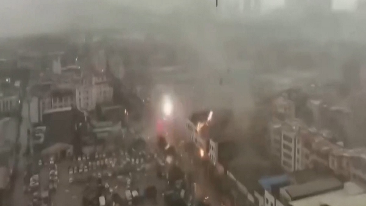 ভয়াবহ টর্নেডোর আঘাতে লণ্ডভণ্ড চীনের একাধিক শহর