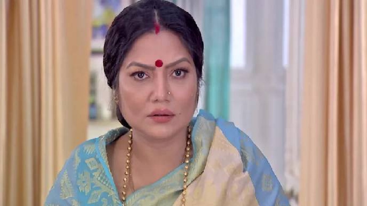 এবার অনুষ্ঠান শেষে হিট স্ট্রোক করলেন অভিনেত্রী দোলন রায়