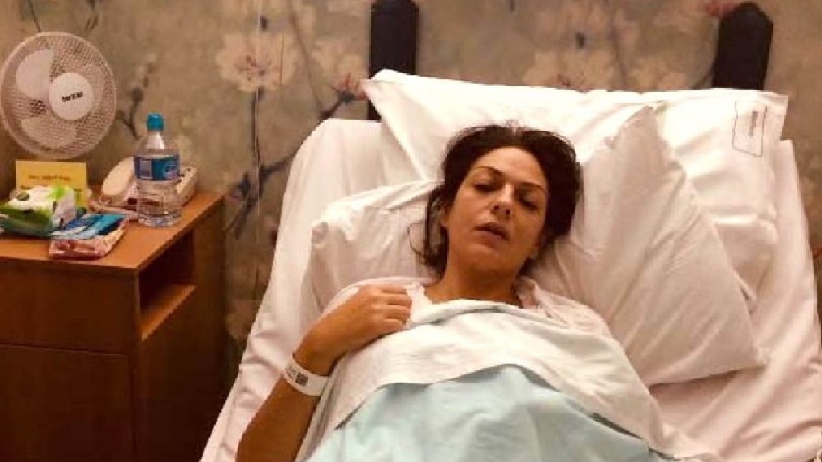 ক্যানসারের নামে ৪৫ লক্ষ টাকা হাতিয়ে বিদেশ ভ্রমণে নারী! জুয়া খেলে পুলিশের কবলে