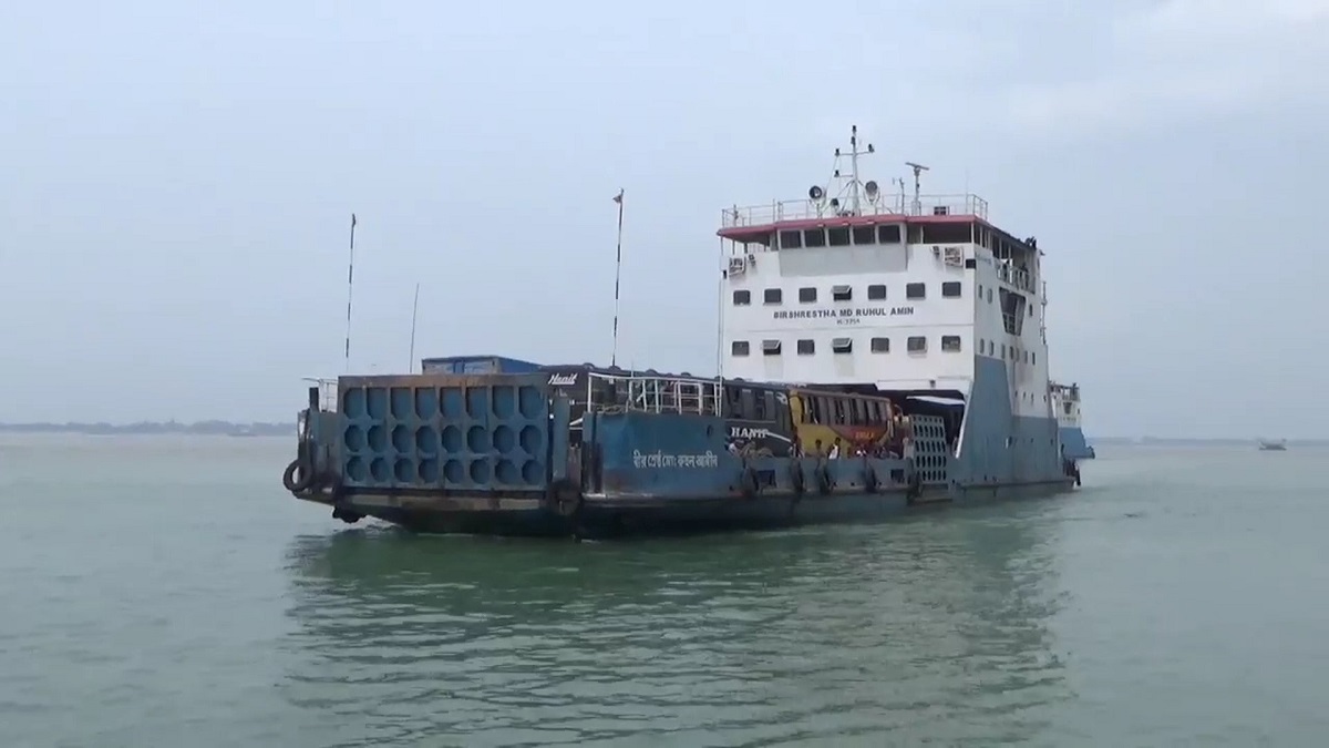 দৌলতদিয়া-পাটুরিয়া নৌরুটে যানবাহন পারাপারে ভাড়া বেড়েছে