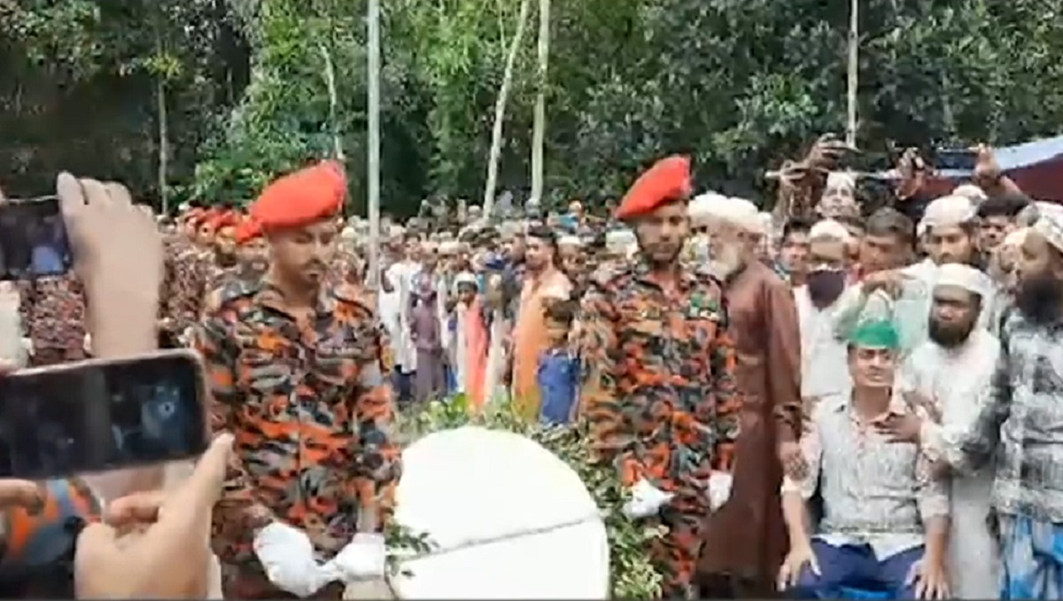 সীতাকুণ্ড ট্র্যাজেডি: চিরনিদ্রায় শায়িত হলেন অগ্নিযোদ্ধা রনি ও ইমরান