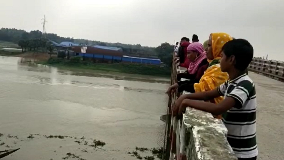 গাজীপুরে দুই মেয়েকে নিয়ে নদীতে ঝাঁপ দিয়েছেন অসহায় মা, উদ্ধার ১