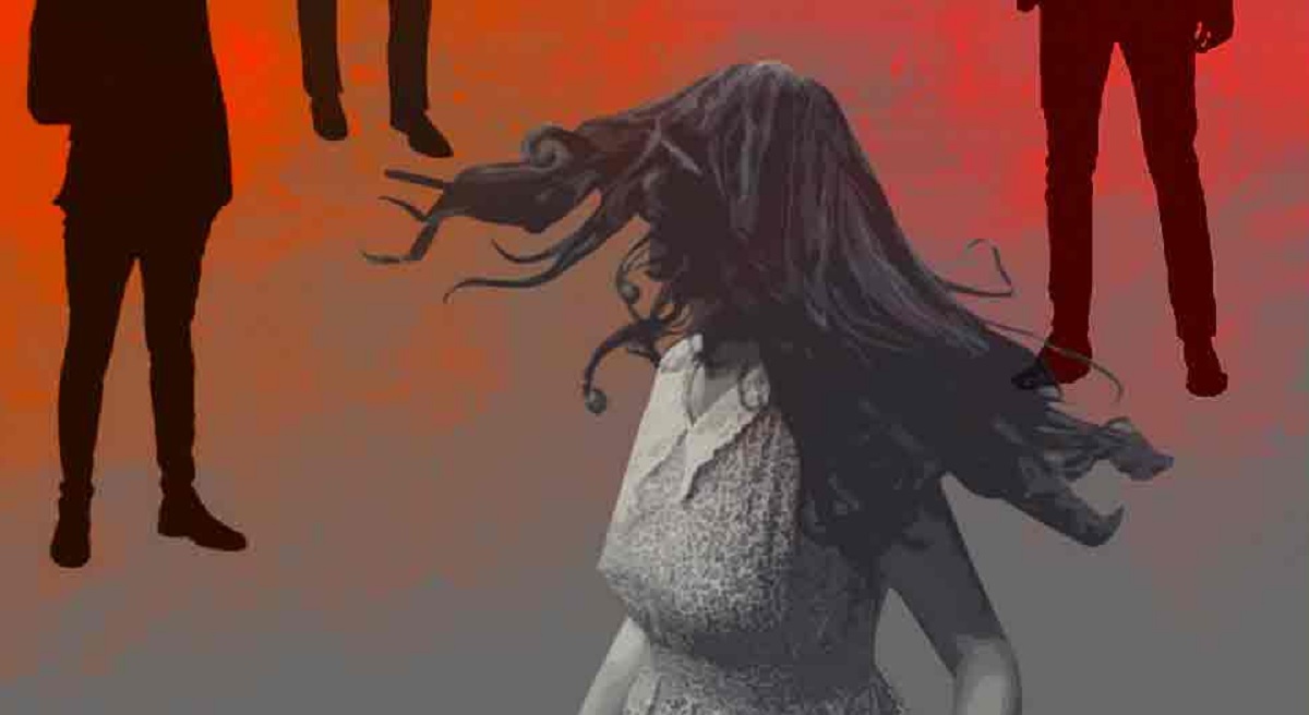 বাজারের মধ্যে ব্লেড নিয়ে আক্রমণ! ১১৮টি সেলাই পড়লো তরুণীর মুখে