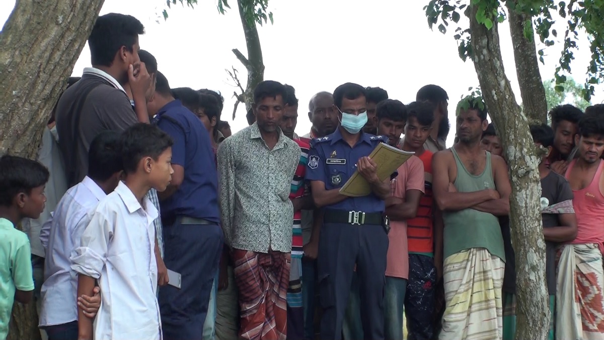 ধানক্ষেত থেকে কাপড়ে মোড়ানো নবজাতকের লাশ উদ্ধার