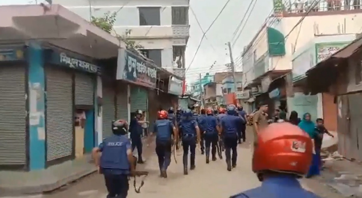 ঝিনাইদহে আ.লীগের দুই গ্রুপের সংঘর্ষ, বাড়িঘর ভাঙচুর