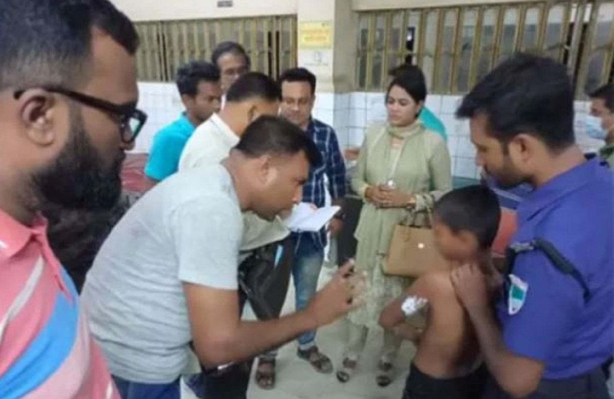 ‘সরি’ না বলায় গরম তেল ঢেলে শিশুর হাত ঝলসে দিলো বাবুর্চি