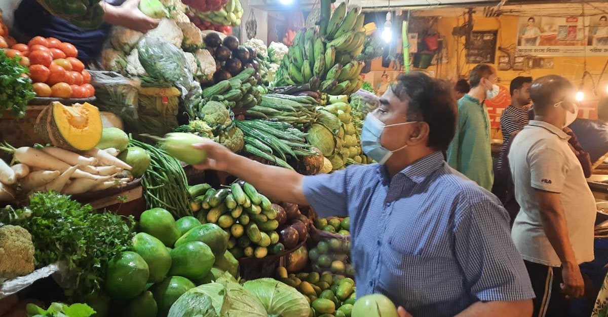 বন্যার প্রভাব বাজারে, সবজি থেকে মাংস সবই অগ্নিমূল্য