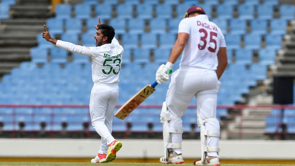 পথের কাঁটা হয়ে টিকে আছে মেয়ার্স, বৃষ্টিতে খেলা বন্ধ