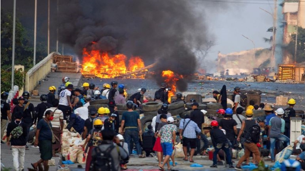 মিয়ানমারে বাস্তুচ্যুতের সংখ্যা ১০ লাখের বেশি