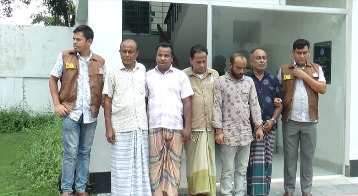 নরসিংদীতে পুলিশ পরিচয়ে ডাকাতি, গ্রেফতার ৫