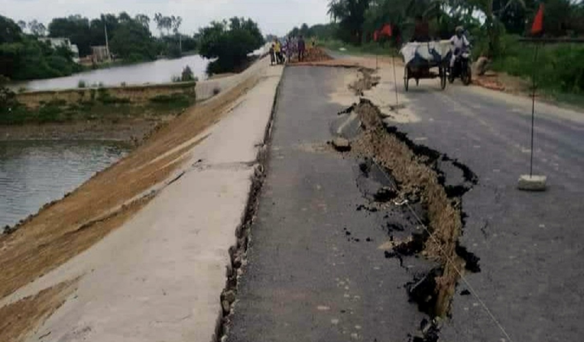 নির্মাণকাজ শেষ হওয়ার আগেই দেবে গেলো নওগাঁ-নাটোর আঞ্চলিক মহাসড়ক